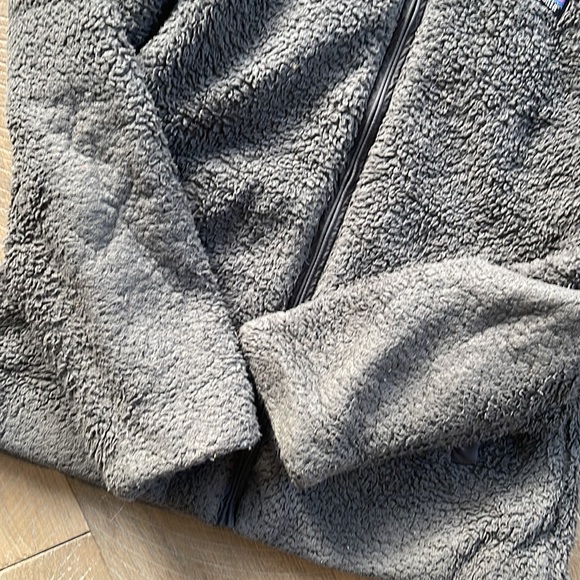 Patagonia grey full zip sweatshirt/ jacket - size small - Picture 2 of 4